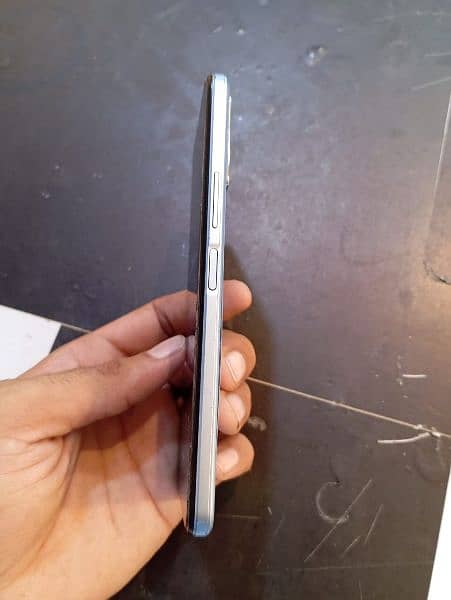 I am selling Vivo y33s 8 128gb 10/9 all ok Hai 1