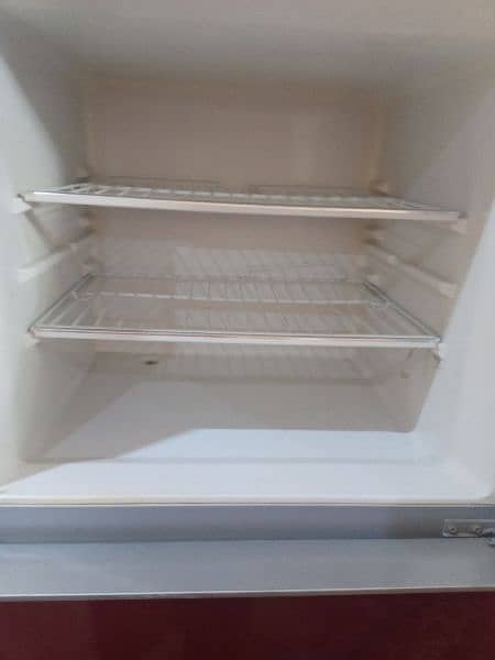 refrigerator . farij 3