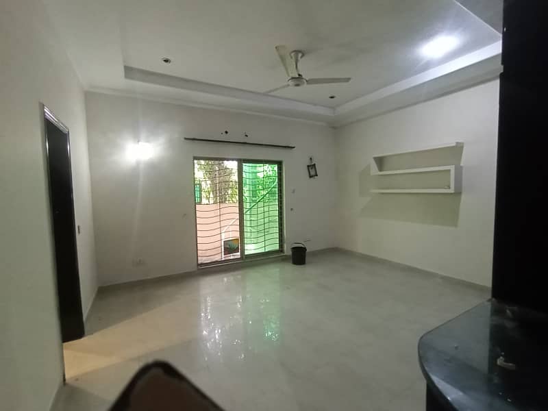 PRIME Location Kanal Lower Portion Available For Rent in DHA Phase 4 Block DD Near Park 0