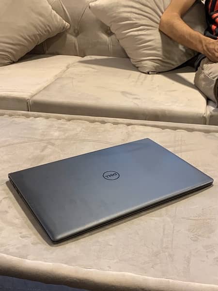 Dell vostro 3510 i7 8gb 1Tb 256gb ssd 15.6inch 1