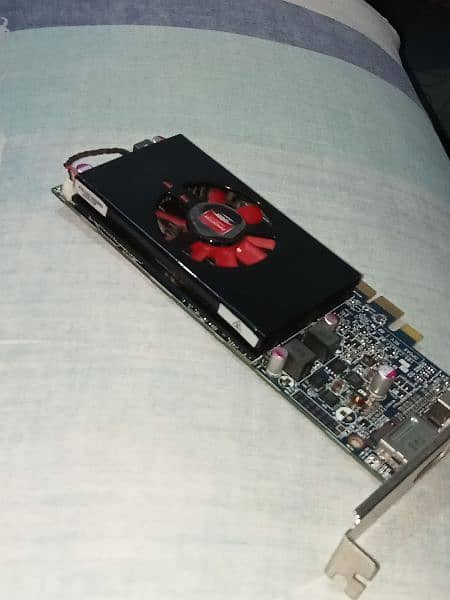 AMD Radeon HD 7570
 , 1GB , DDR5 , 128 Bit Graphic Card 3