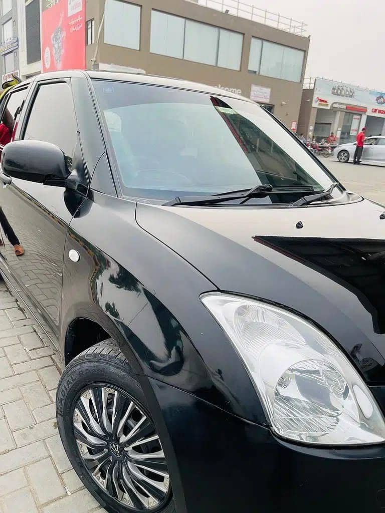 Suzuki Swift DLX 1.3 2015 1