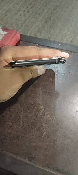 I phone XS MAX  good condition 2