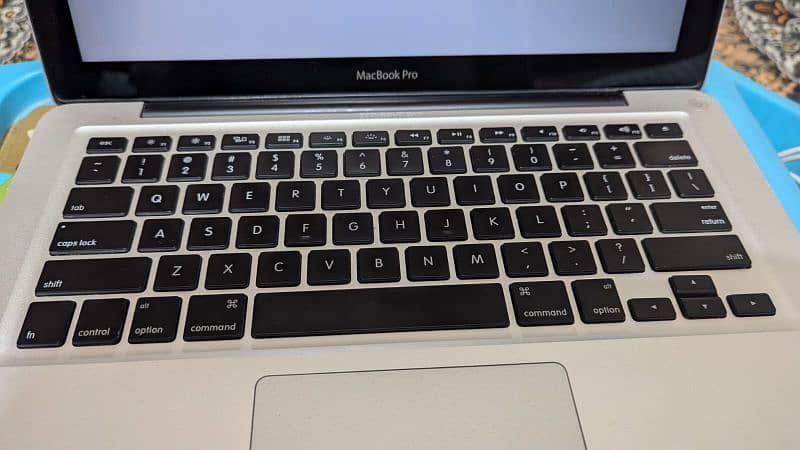 Macbook Pro 11 just like New 1 mAh phel Dubai se aia 1