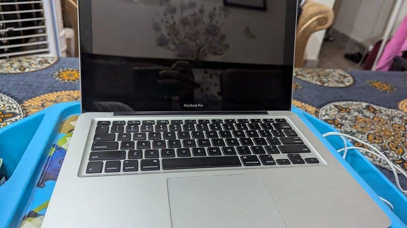 Macbook Pro 11 just like New 1 mAh phel Dubai se aia 3