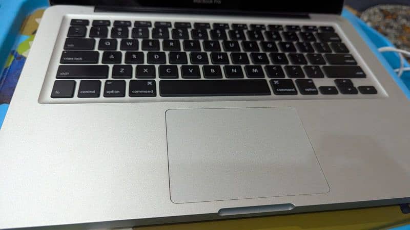 Macbook Pro 11 just like New 1 mAh phel Dubai se aia 5