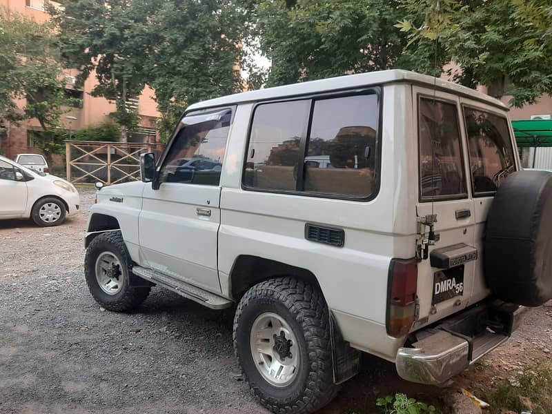 Toyota Land Cruiser 1987 RKR LJ 70 10