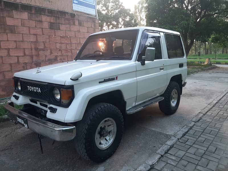 Toyota Land Cruiser 1987 RKR LJ 70 9