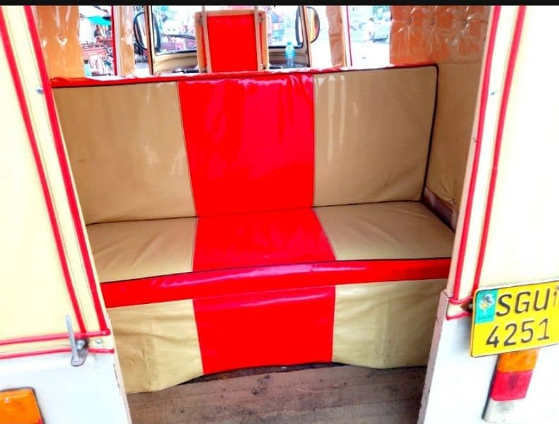 Auto rickshaw 9 seater 2