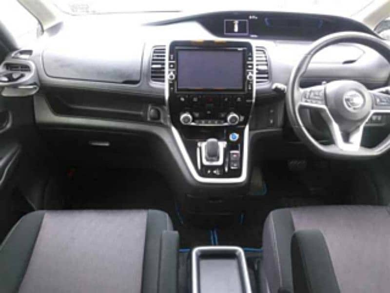 Nissan Serena 2018 6