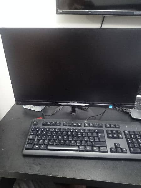 Phillips 22 inch LED monitor for laptop and computer 0