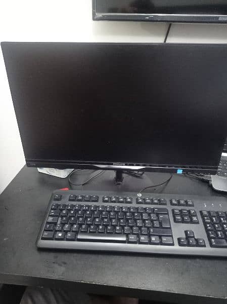 Phillips 22 inch LED monitor for laptop and computer 1