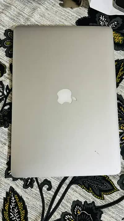 Apple Mac book pro 0