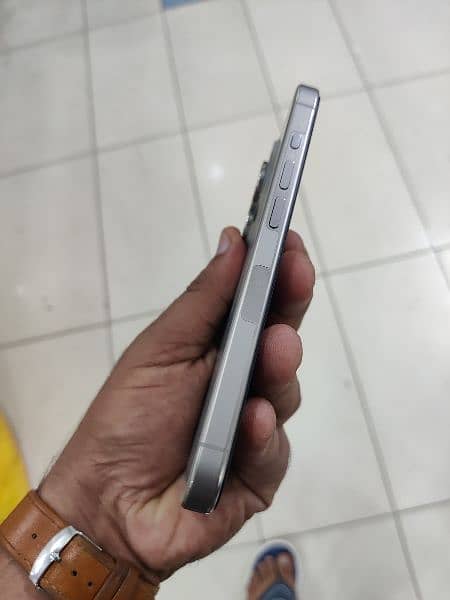 iphone 15pro Non pta jv condition A plus 256GB titanium color 5