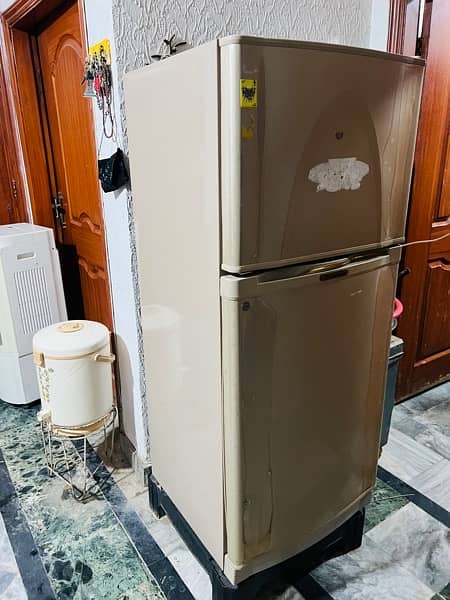 Dawlance Refrigrator for Sale in Good Condition 3