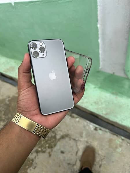 iPhone 11 Pro 4