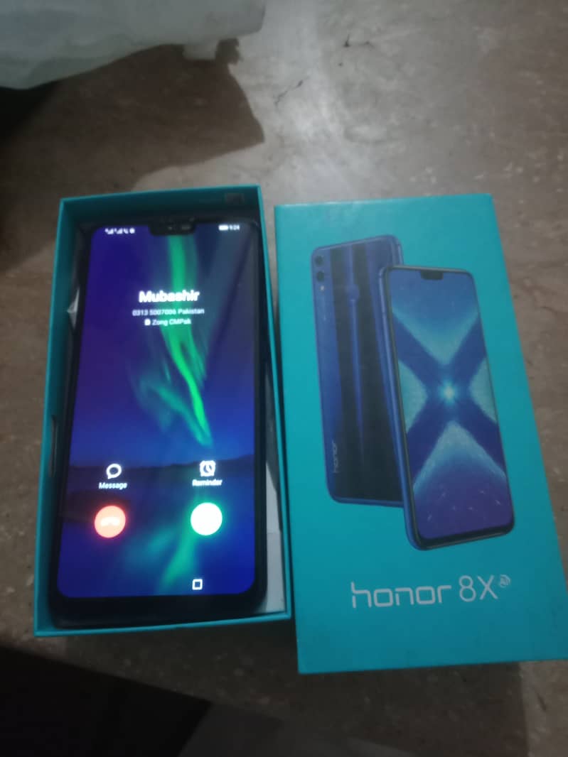 Huawei honor 8x 4/128 with box whatapp or call 03465215060 4