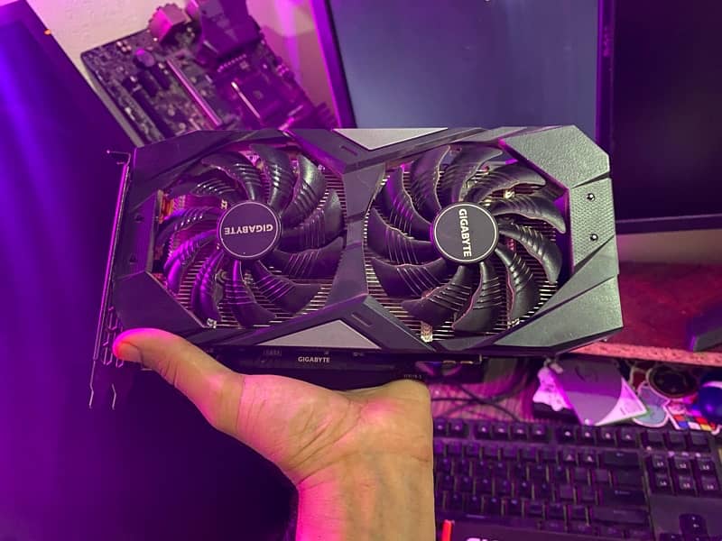 Gigabyte RTX 2060 in mint condition with box 1