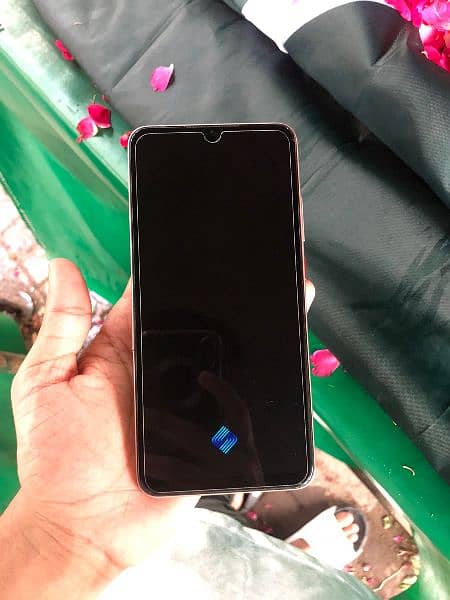 vivo y51  4 128 super amoled disply 1