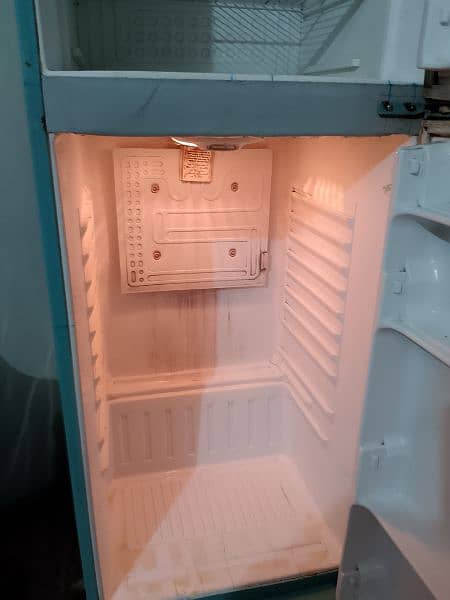 Waves REFRIGERATOR Good Condition 4