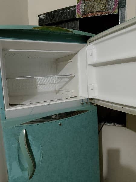 Waves REFRIGERATOR Good Condition 5