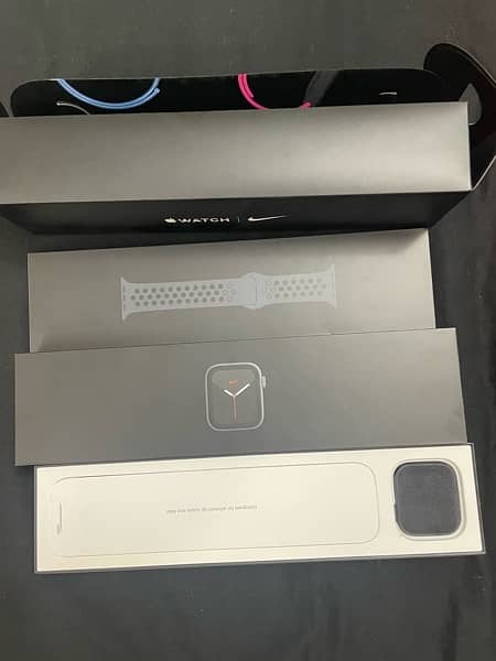 Apple watch series 5/ 44 mm/ Nike sports band/ original/ black color, 5