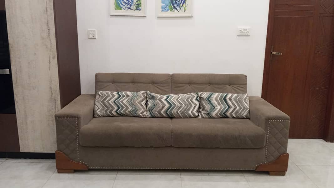 Price reduced High quality comfortable sofa 3+2 only 1.5 year used 0