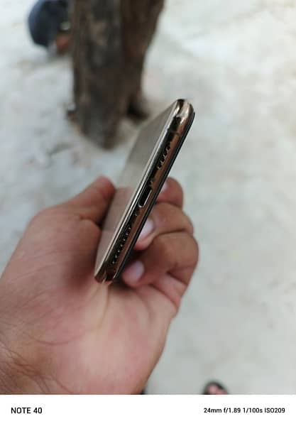 iPhone XS Max 4