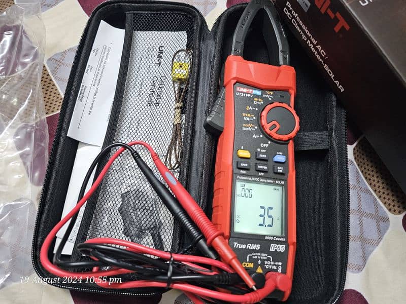 UNI-T UT219PV Clamp Meter DC 2500V for Solar Installers 2