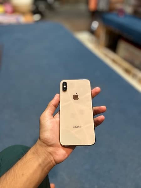 IPhone xs golden colour 1