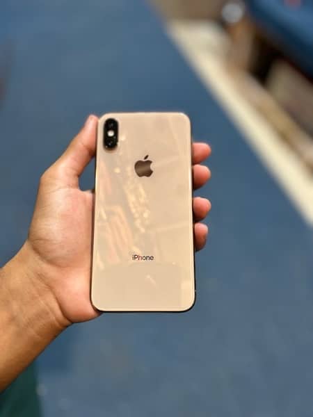 IPhone xs golden colour 2