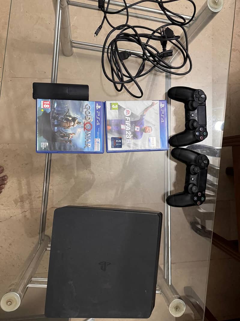 PS4 for sale US version 500gb 2 controller 2 original CD just in 70K 6