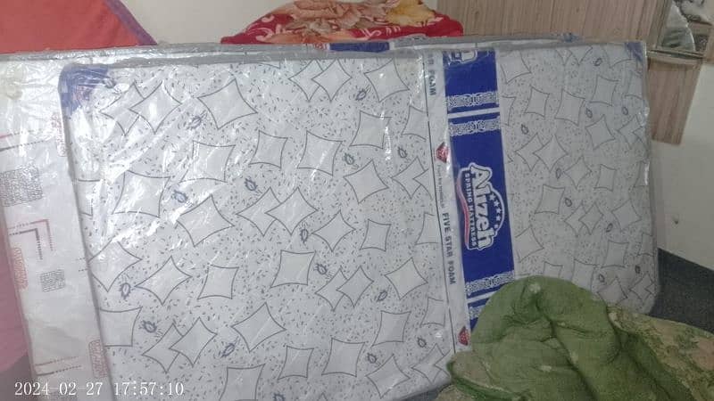 single bed Hain 2 large size k with matres new condition 10/90 2