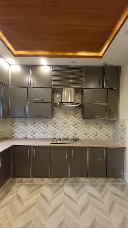 5 Marla used 4 bedroom house low price 
Cc block bahria town Lahore 0