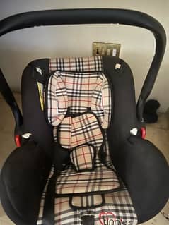 car seat / baby carrier