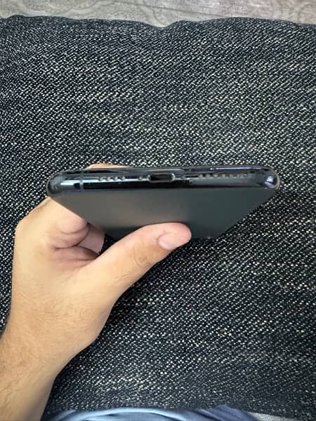 iphone 11 pro max 64gb pta approved 5