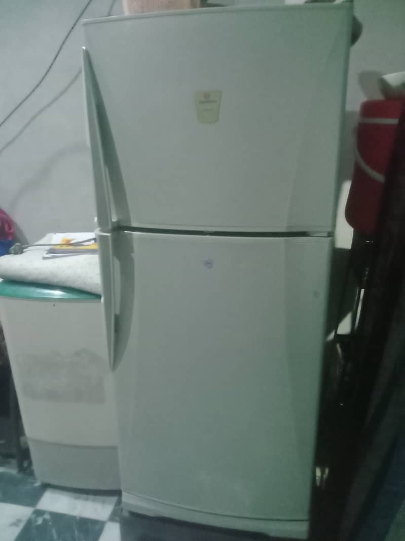 Dowlance fridge good condition 2