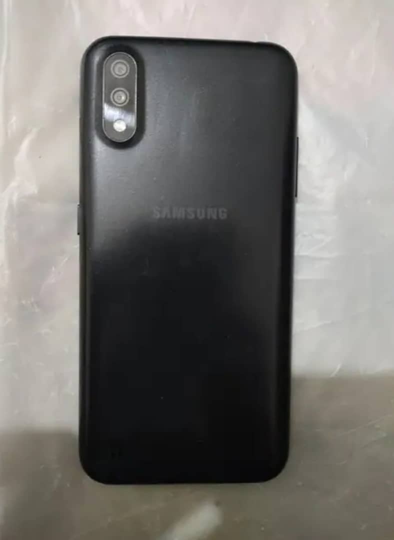 Samsung galaxy a01 black colour. 2gb 16 gb 1