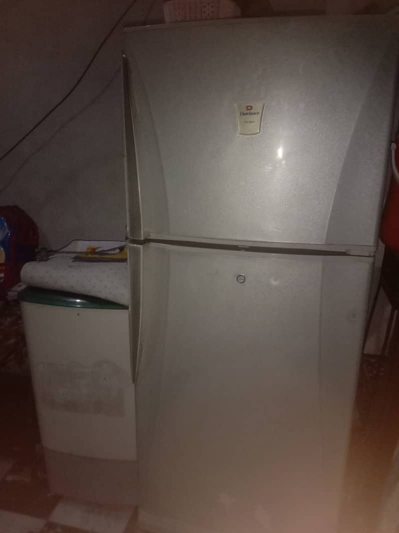 Dowlance fridge good condition 1