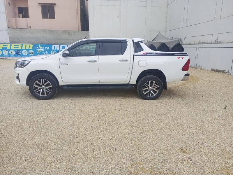 Toyota Hilux 2021 10