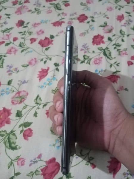 One plus 7 pro 8/256 perfectly working only glass break 6