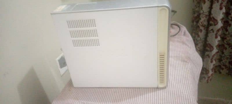 Dell core 2 due 2GB Ram 160 GB Hard disk 1