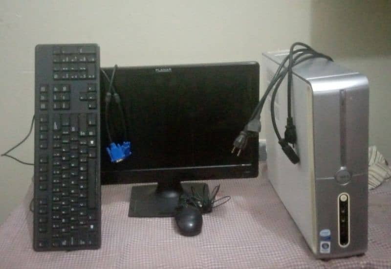 Dell core 2 due 2GB Ram 160 GB Hard disk 10