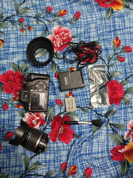 canon 1000D DSLR  with 18/55  lens argant sale only for Photos 0