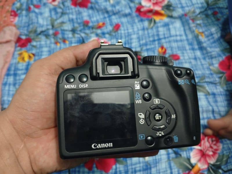 canon 1000D DSLR  with 18/55  lens argant sale only for Photos 1