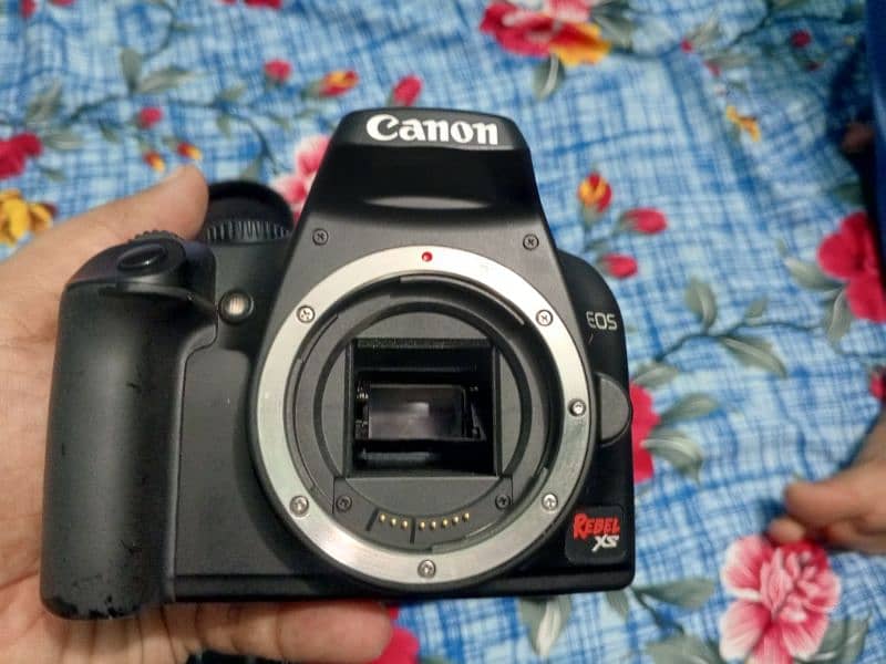 canon 1000D DSLR  with 18/55  lens argant sale only for Photos 2