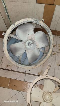 Exhaust fan approx 18 inches 0