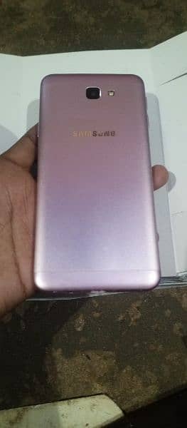 Samsung j5 2 16 sat or box glass par Bal ha Nazar b  nhi ata 1