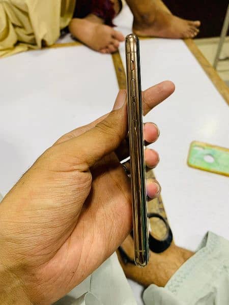 iphone xs 4