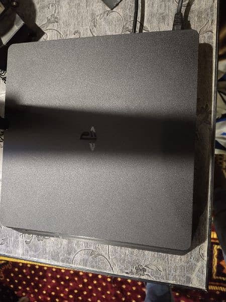 PS4 Slim 1 TB 9.00 1